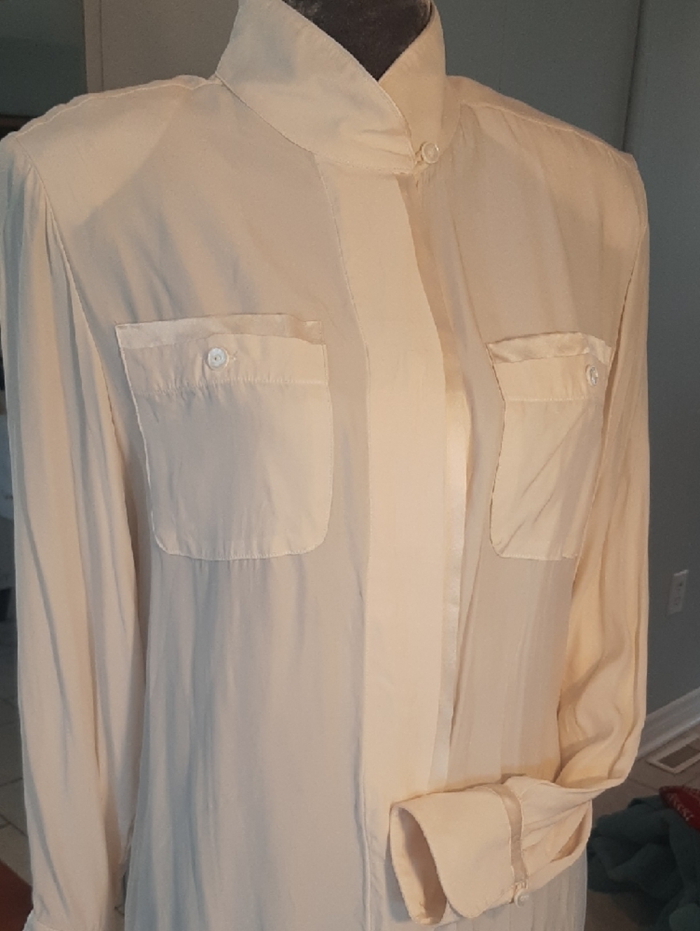 Peter Nygard💝100%SILK VINTAGE Cream Stand-Collar Button-Front Blouse Sz 8 - Picture 4 of 13